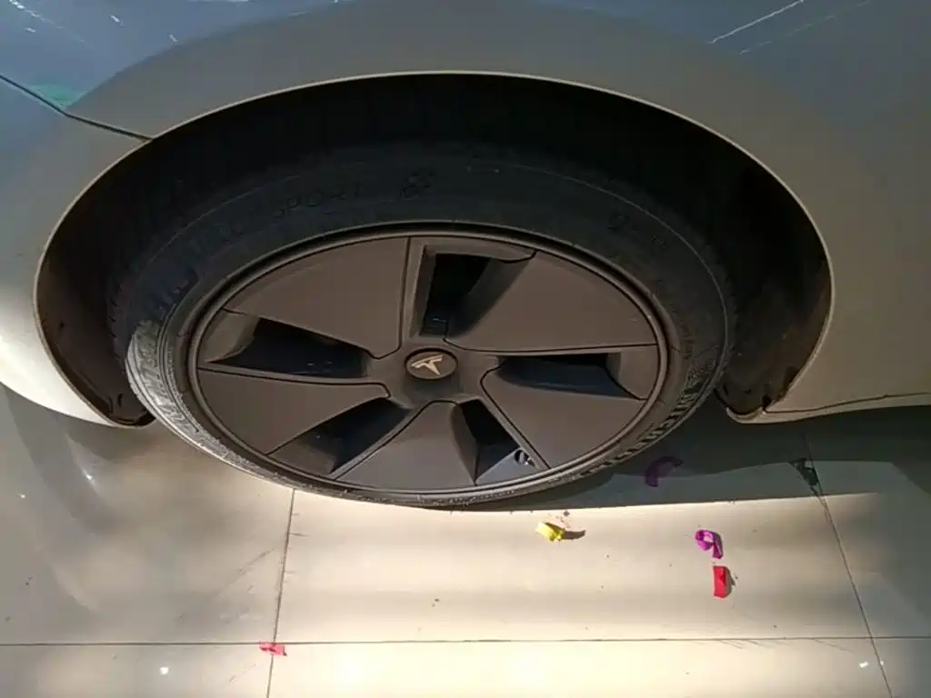 Tesla Model 3 — миниатюра 23