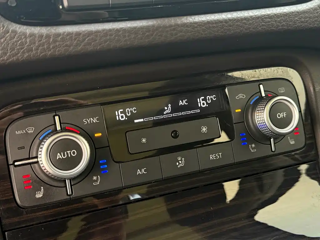 Volkswagen Touareg — миниатюра 25