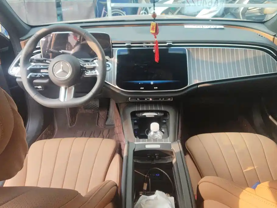 Mercedes-Benz E-Class — миниатюра 11