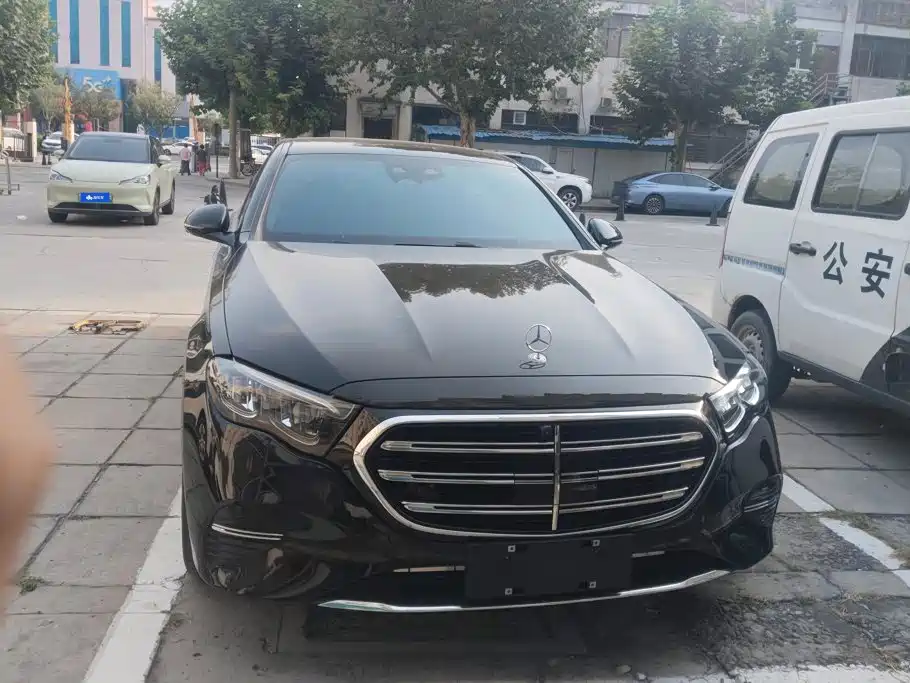 Mercedes-Benz E-Class — миниатюра 2