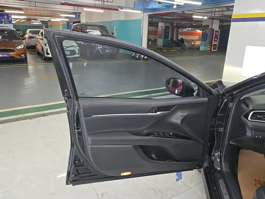 Toyota Camry — миниатюра 7
