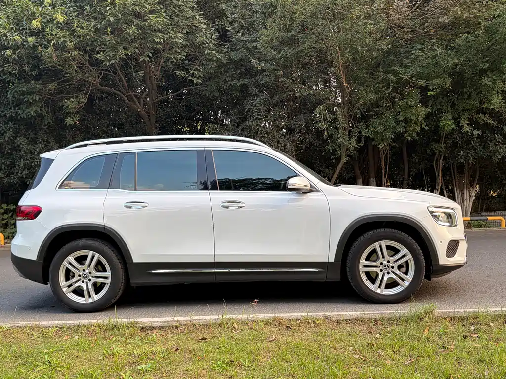 Mercedes-Benz GLB — миниатюра 23