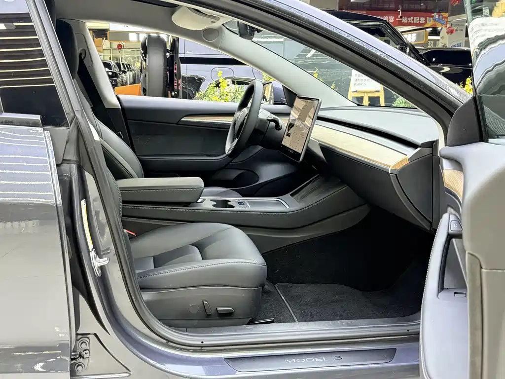 Tesla Model 3 — миниатюра 22