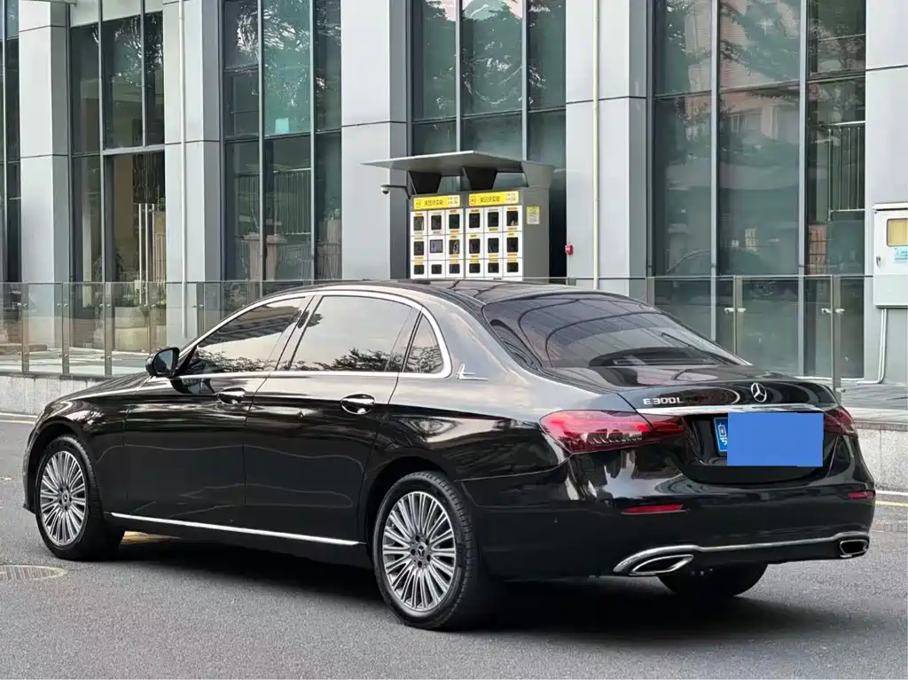 Mercedes-Benz E-Class — миниатюра 4