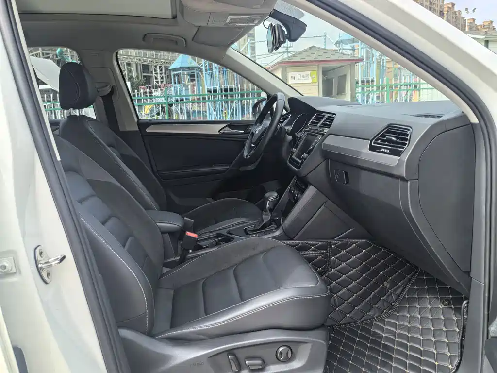 Volkswagen Tiguan L — миниатюра 11