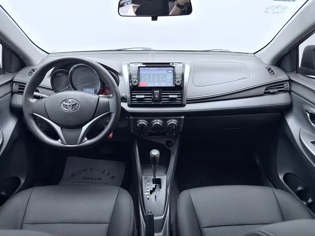 Toyota Yaris L — миниатюра 5