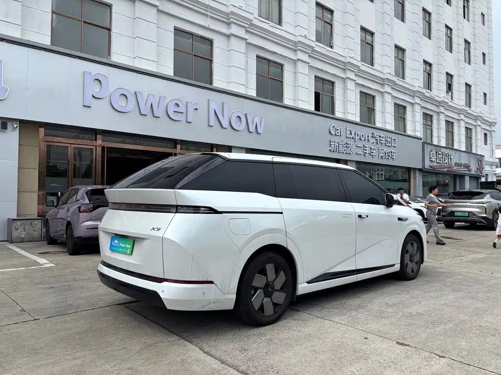 XPeng X9 — миниатюра 5