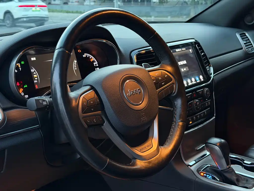 Jeep Grand Cherokee (Import) — миниатюра 7