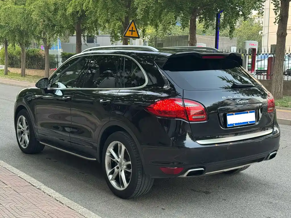 Porsche Cayenne — миниатюра 6