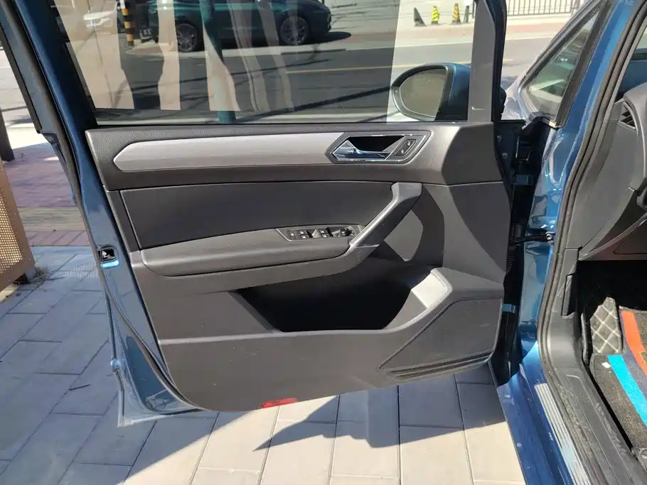 Volkswagen Touran — миниатюра 7