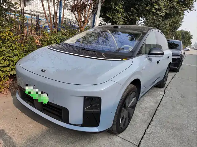 Li Auto IDEAL I8 2025