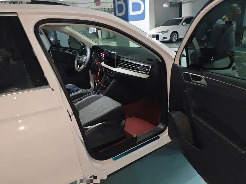 Volkswagen Tiguan L — миниатюра 18