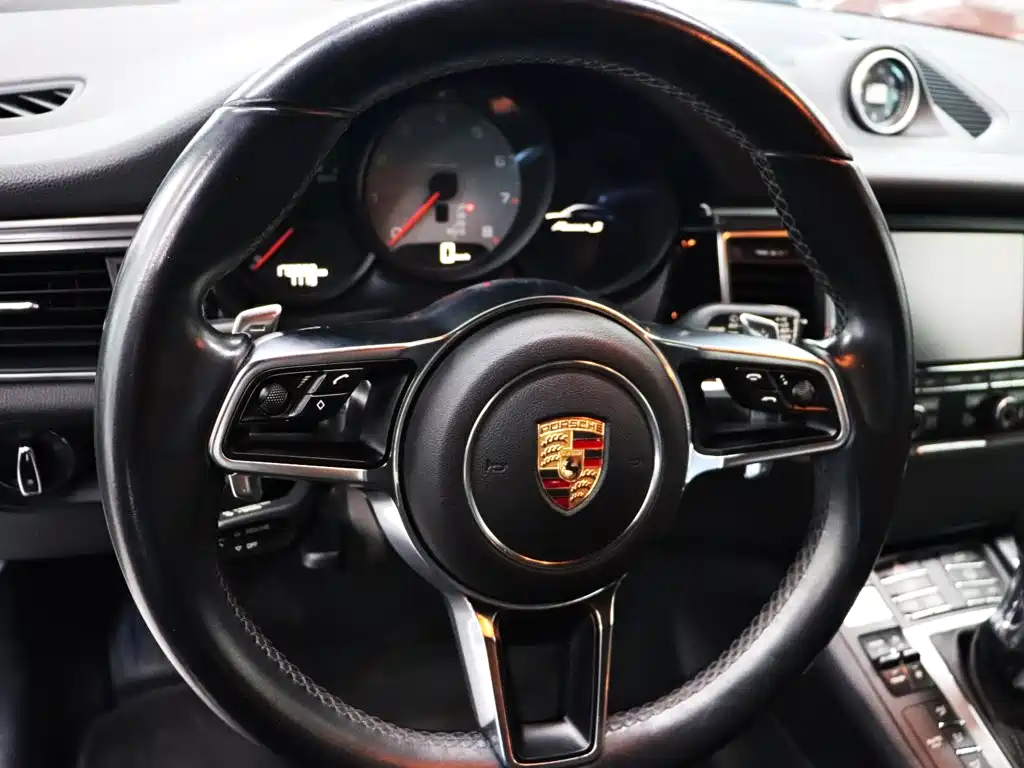 Porsche Macan — миниатюра 14