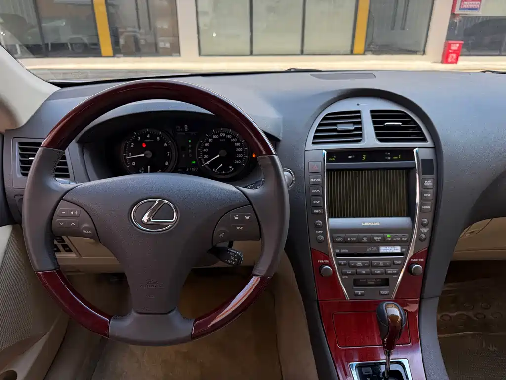 Lexus ES — миниатюра 8