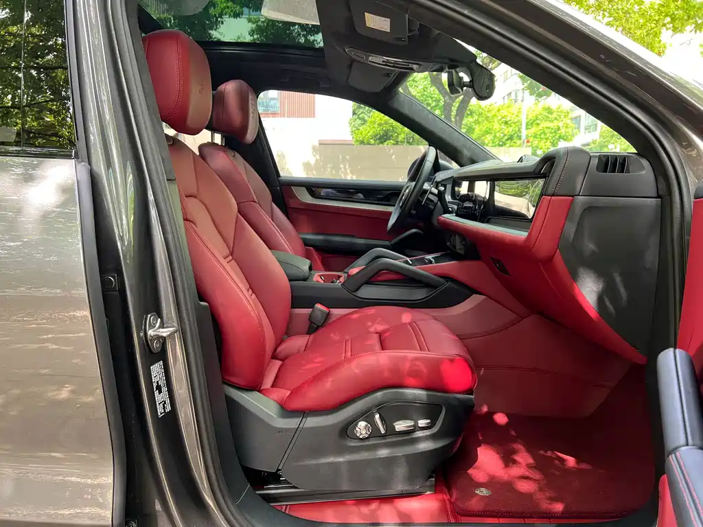 Porsche Cayenne — миниатюра 6