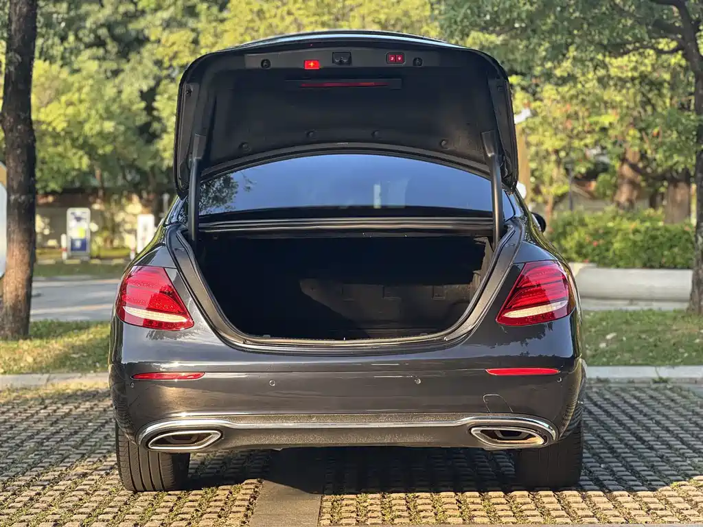 Mercedes-Benz E-Class — миниатюра 17