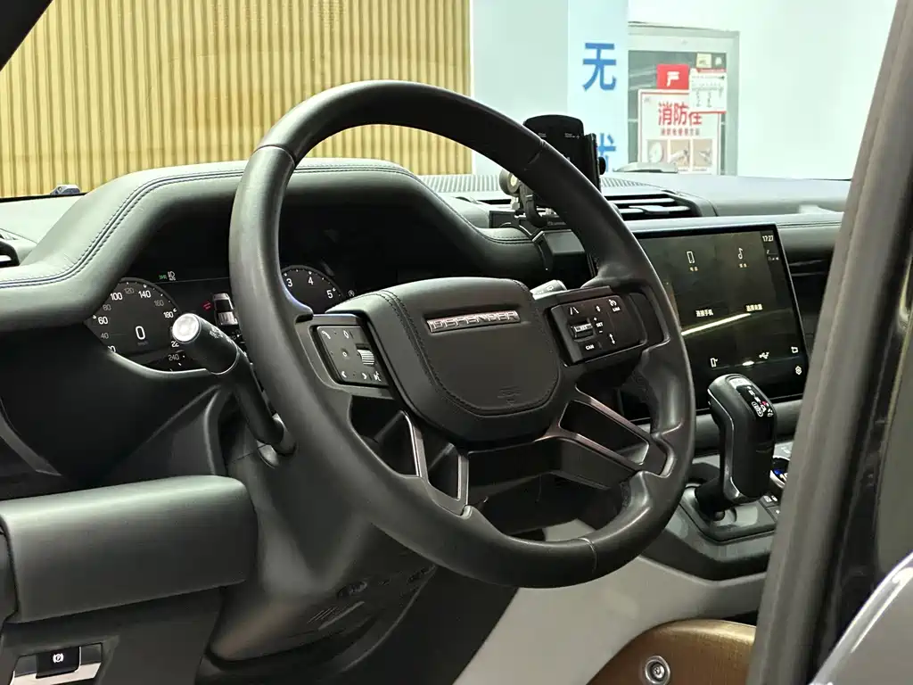 Land Rover Defender — миниатюра 9