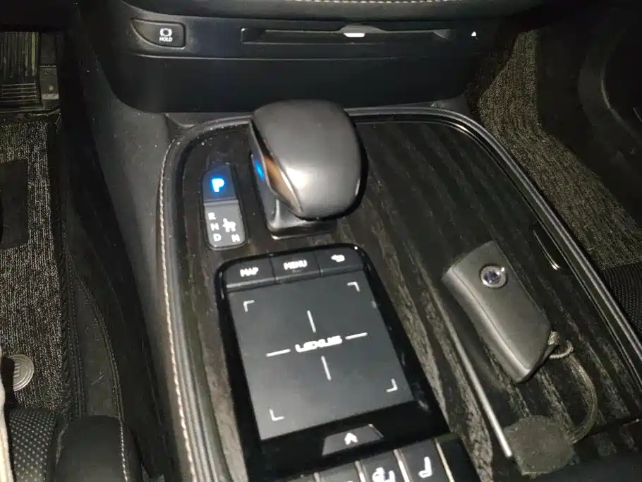 Lexus LS — миниатюра 16