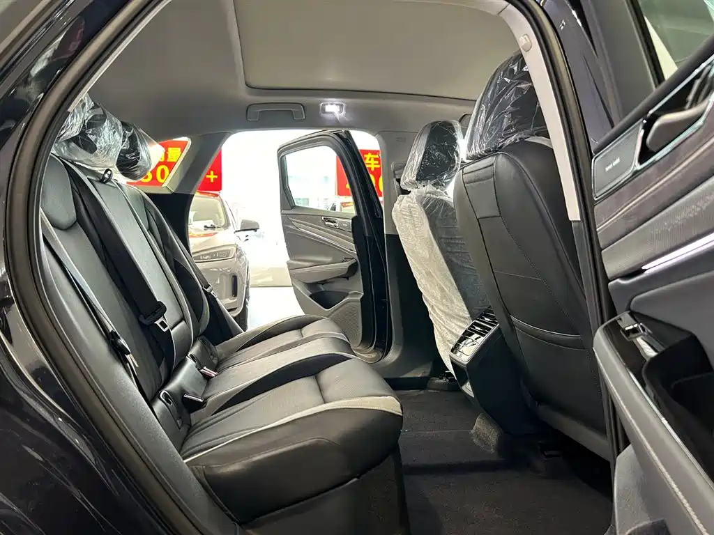 VOLKSWAGEN ID.7 VIZZION