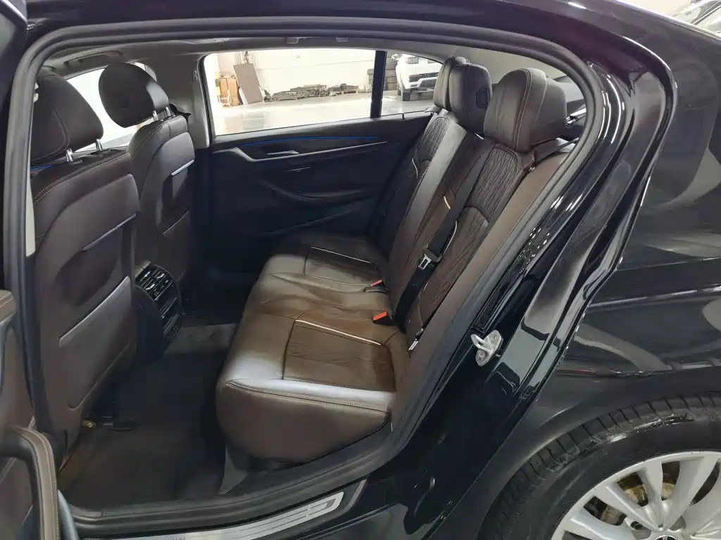 BMW 5 Series New Energy — миниатюра 15