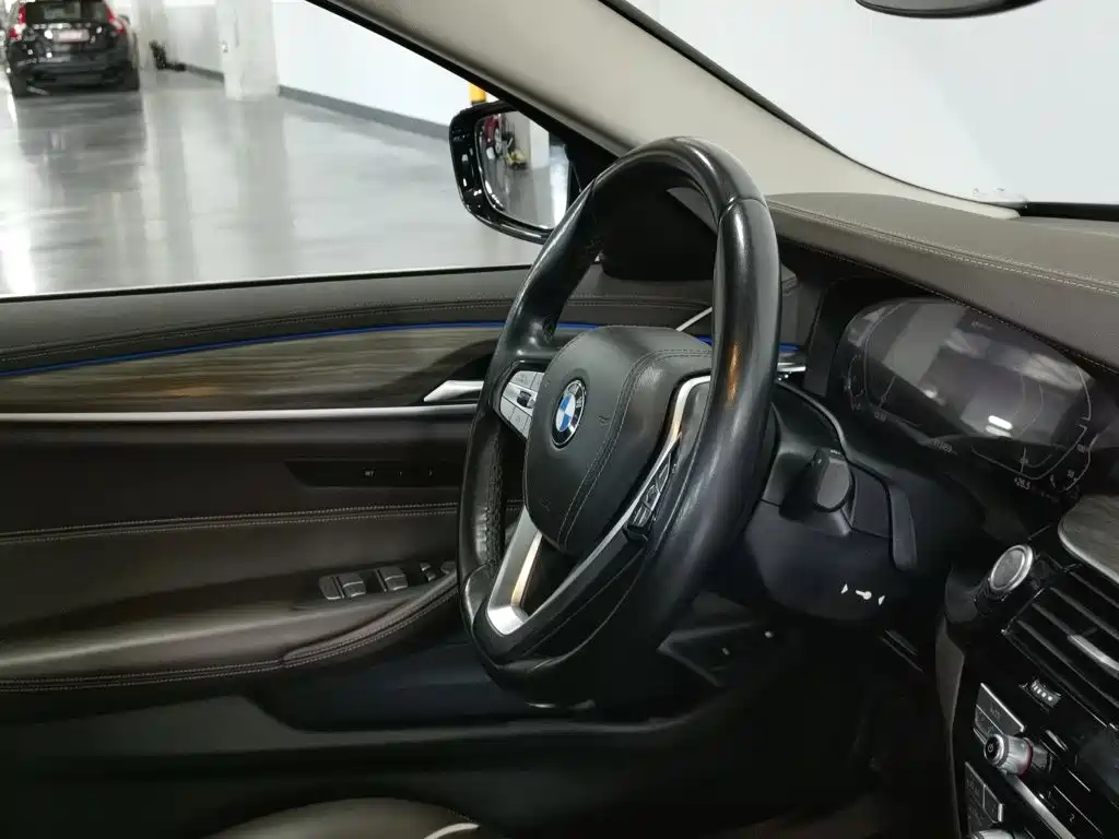 BMW 5 Series New Energy — миниатюра 22