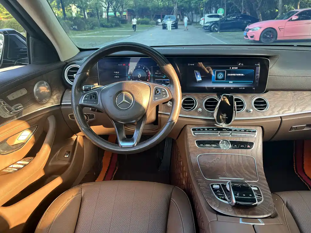 Mercedes-Benz E-Class — миниатюра 7