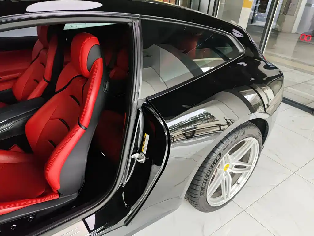 Ferrari GTC4Lusso — миниатюра 4