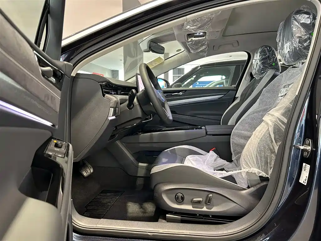 VOLKSWAGEN ID.7 VIZZION