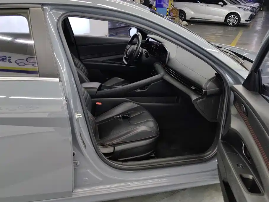 Hyundai Elantra — миниатюра 8