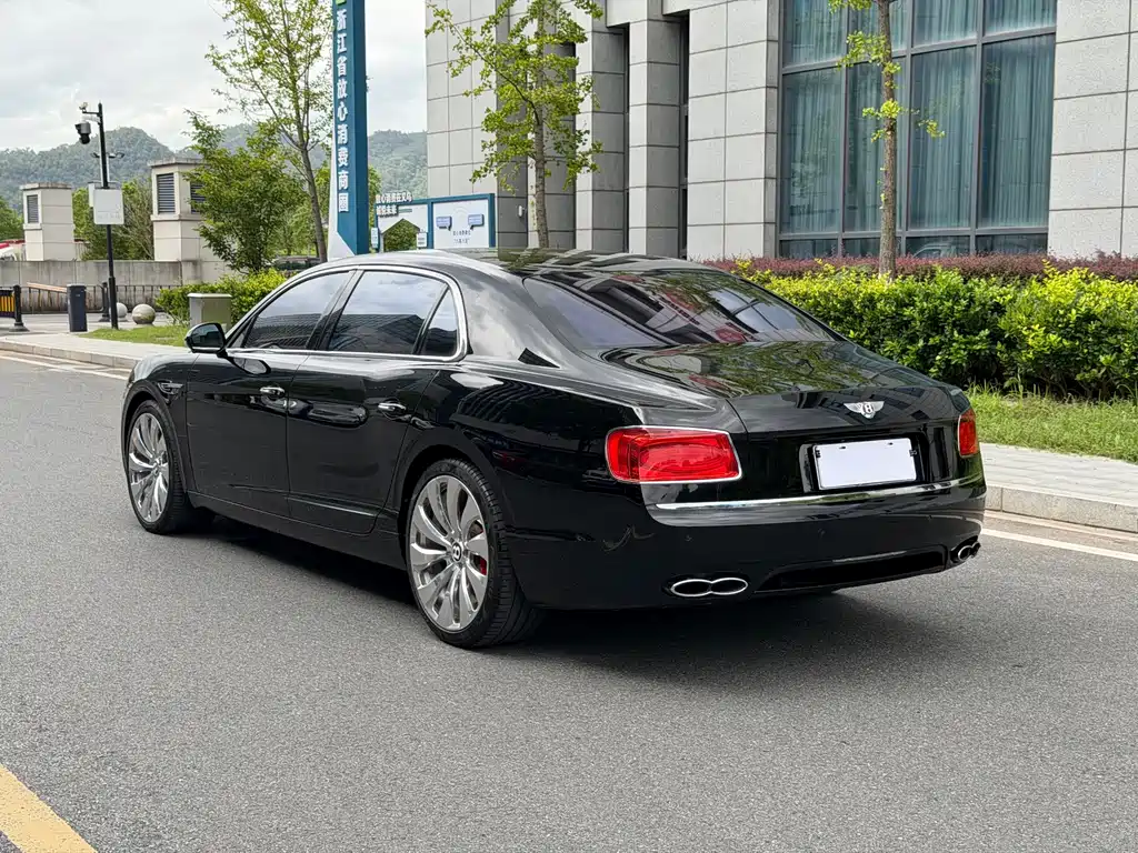 Bentley Flying Spur — миниатюра 7