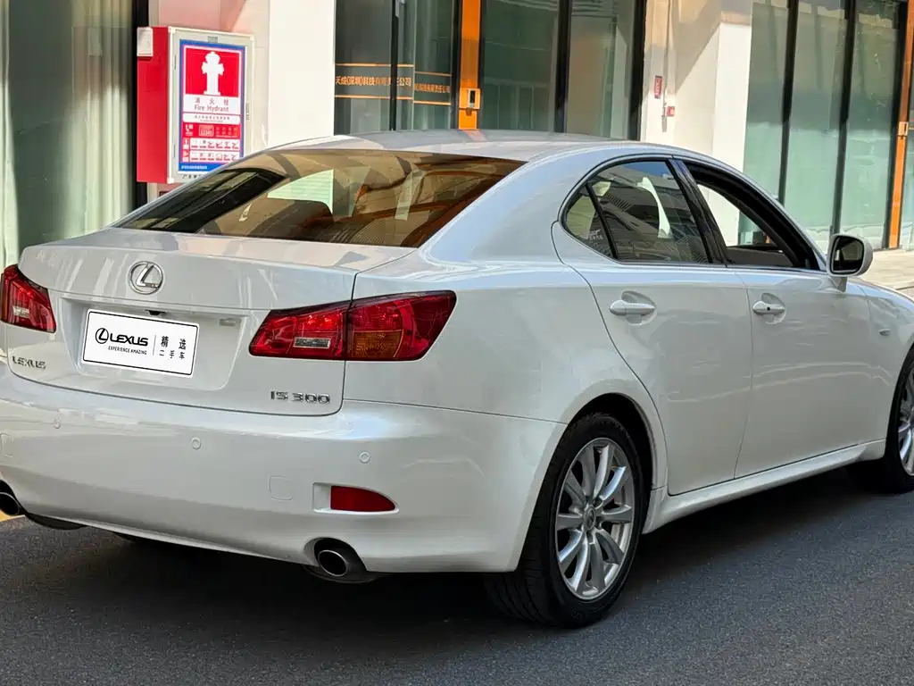 Lexus IS — миниатюра 2