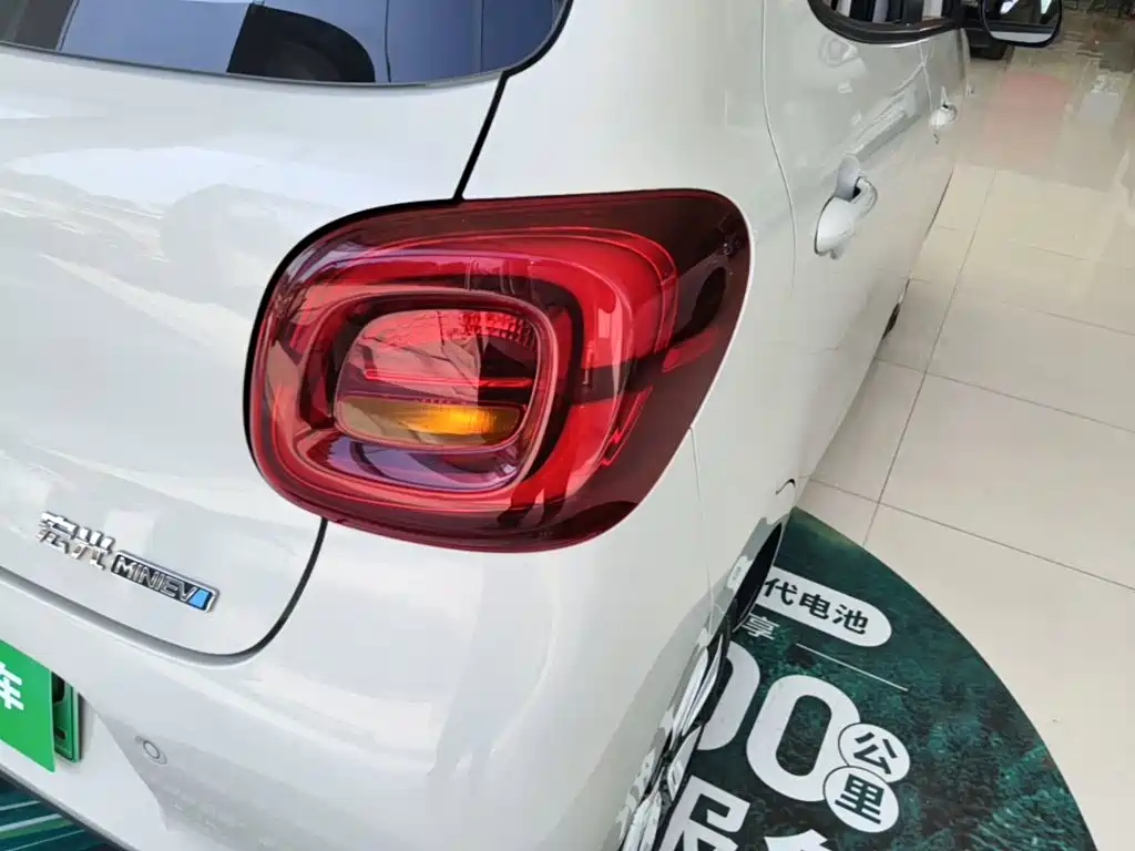 Wuling MINIEV — миниатюра 8