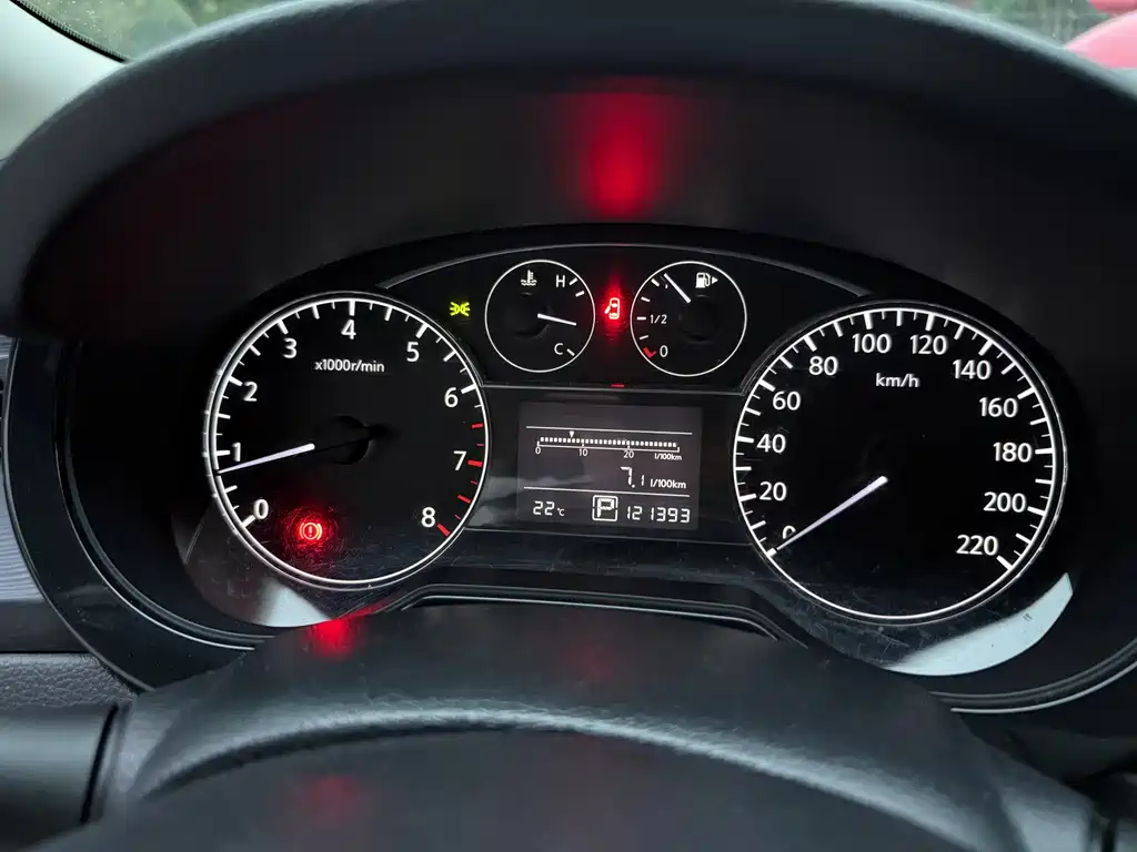 Nissan Tiida — миниатюра 10