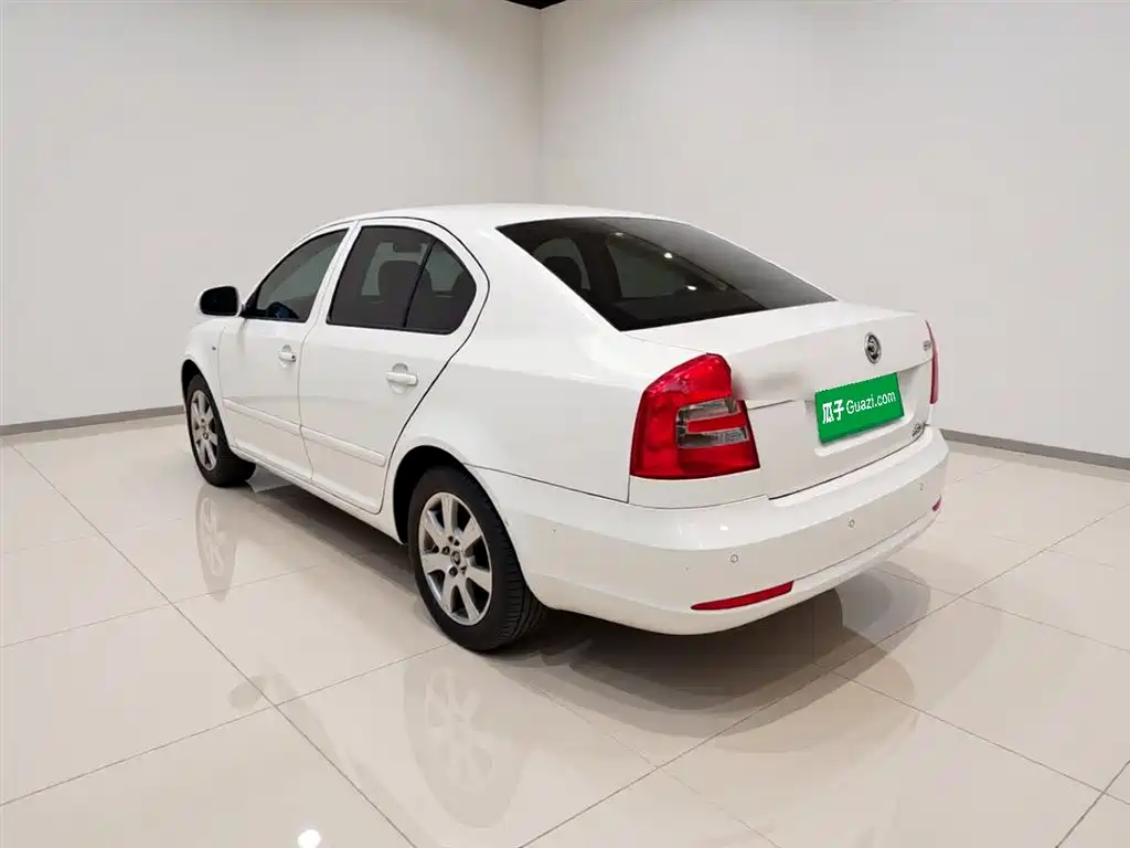 Skoda Octavia 2015 1.6L AT