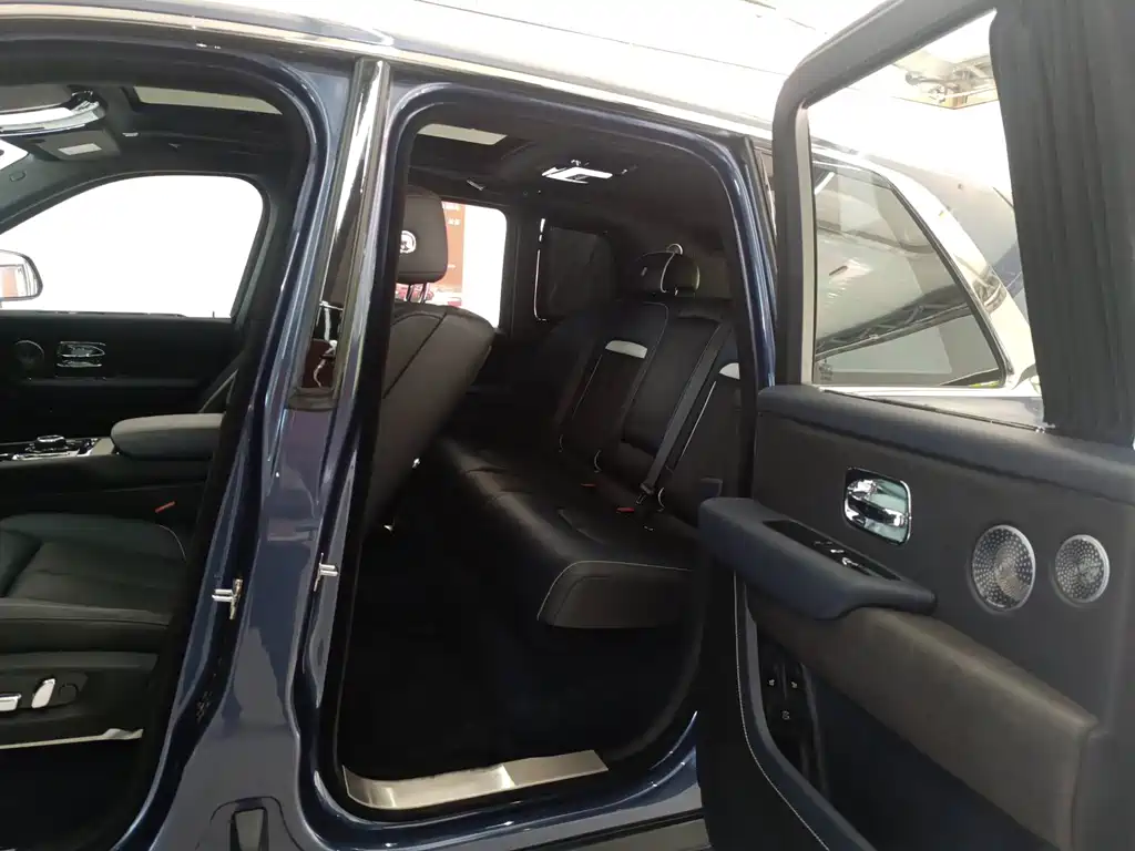 Rolls-Royce Cullinan — миниатюра 3