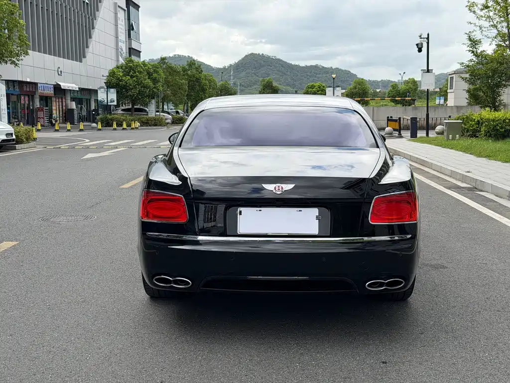 Bentley Flying Spur — миниатюра 9