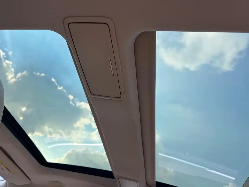Jaguar XJ — миниатюра 10