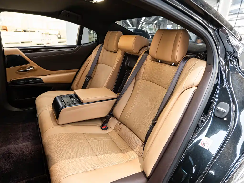 Lexus ES — миниатюра 10