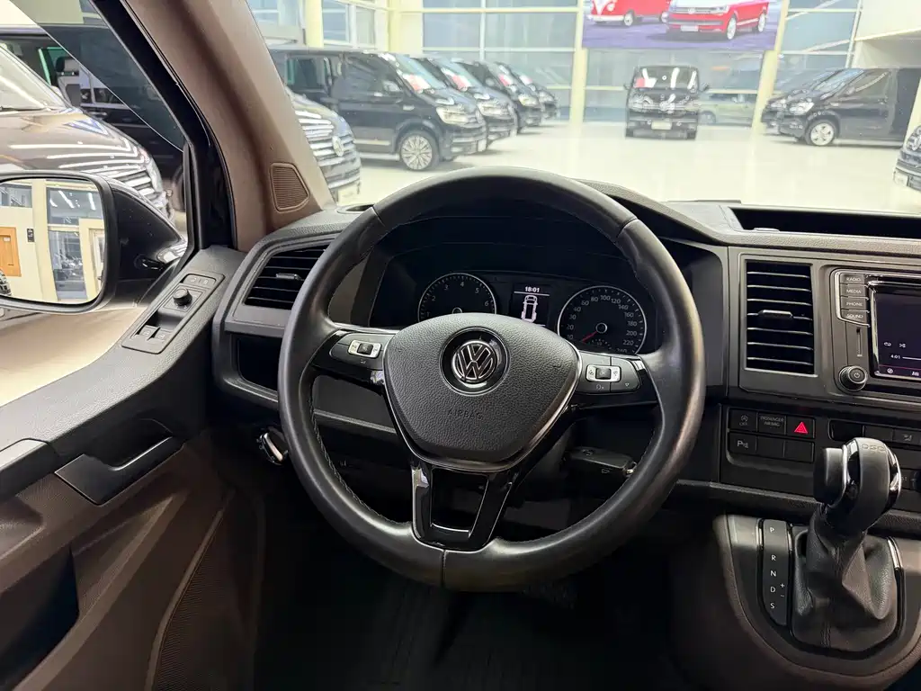 Volkswagen Caravelle — миниатюра 8