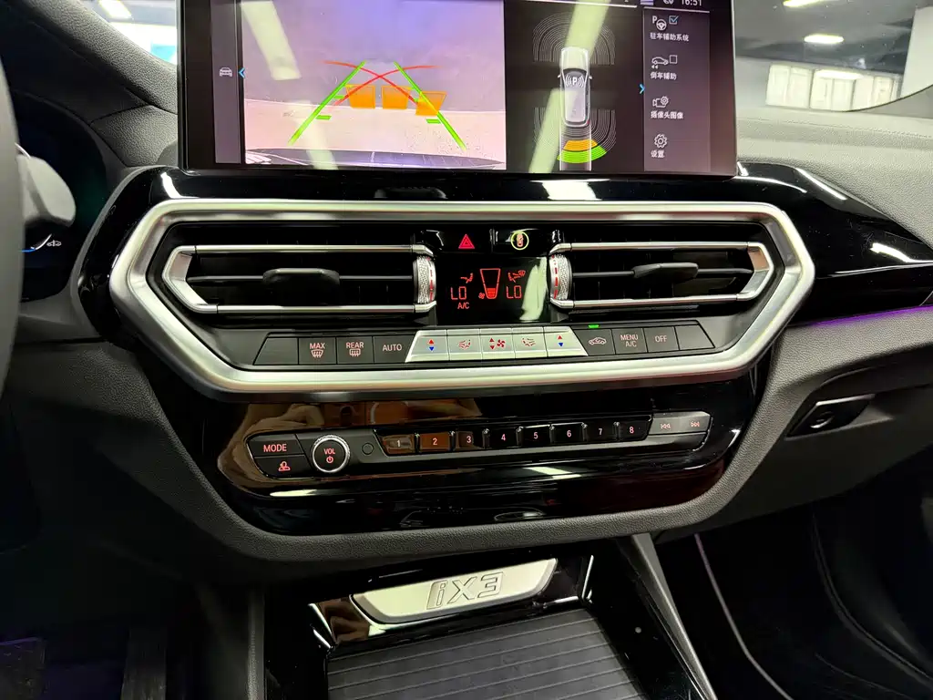 BMW iX3 — миниатюра 16