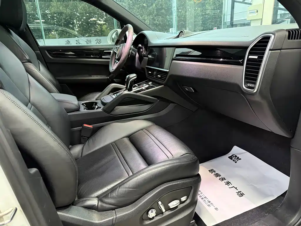 Porsche Cayenne — миниатюра 11