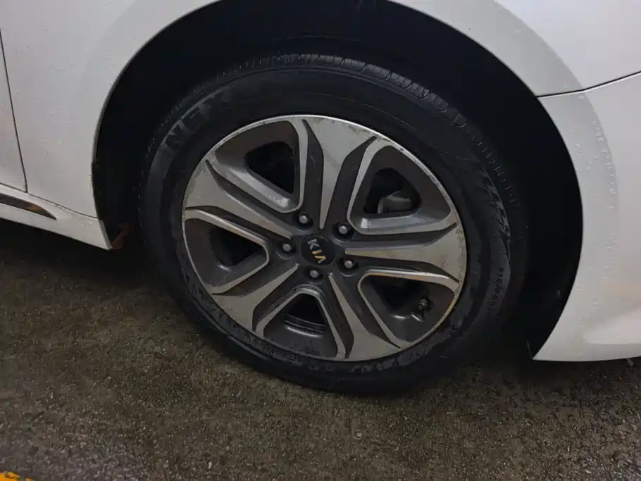 Kia K5 New Energy — миниатюра 6