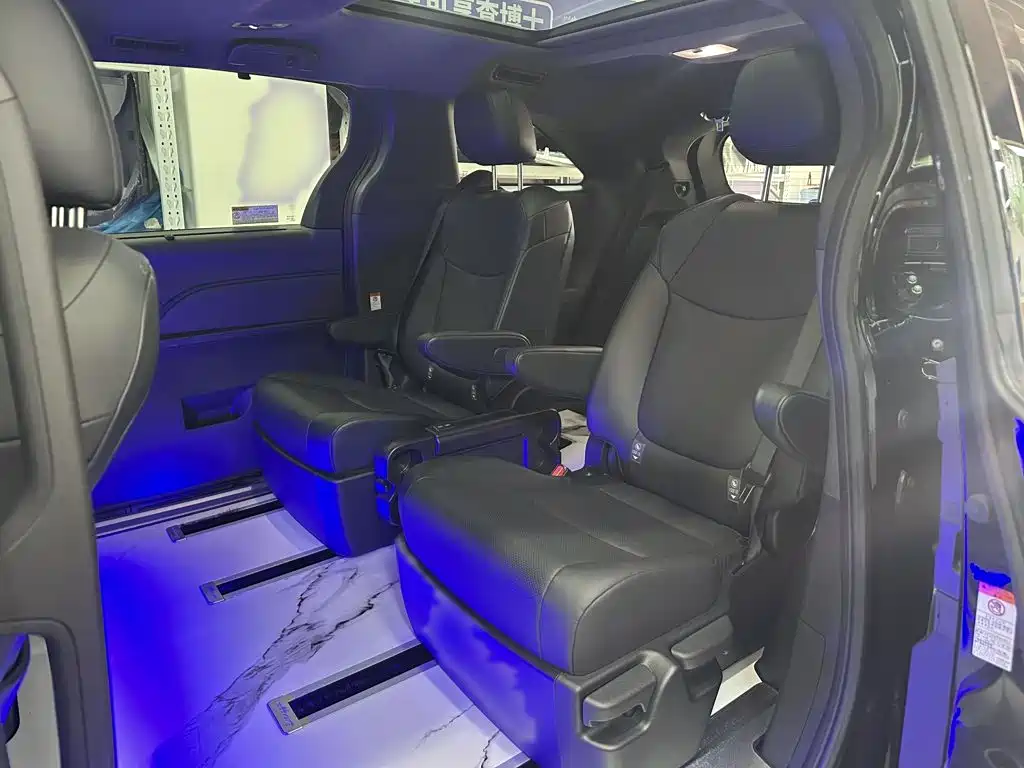 Toyota Granvia — миниатюра 13