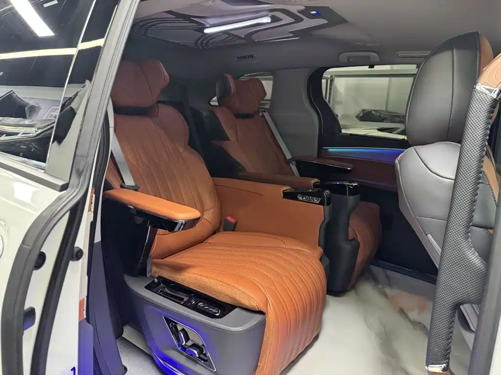 Toyota Sienna — миниатюра 6