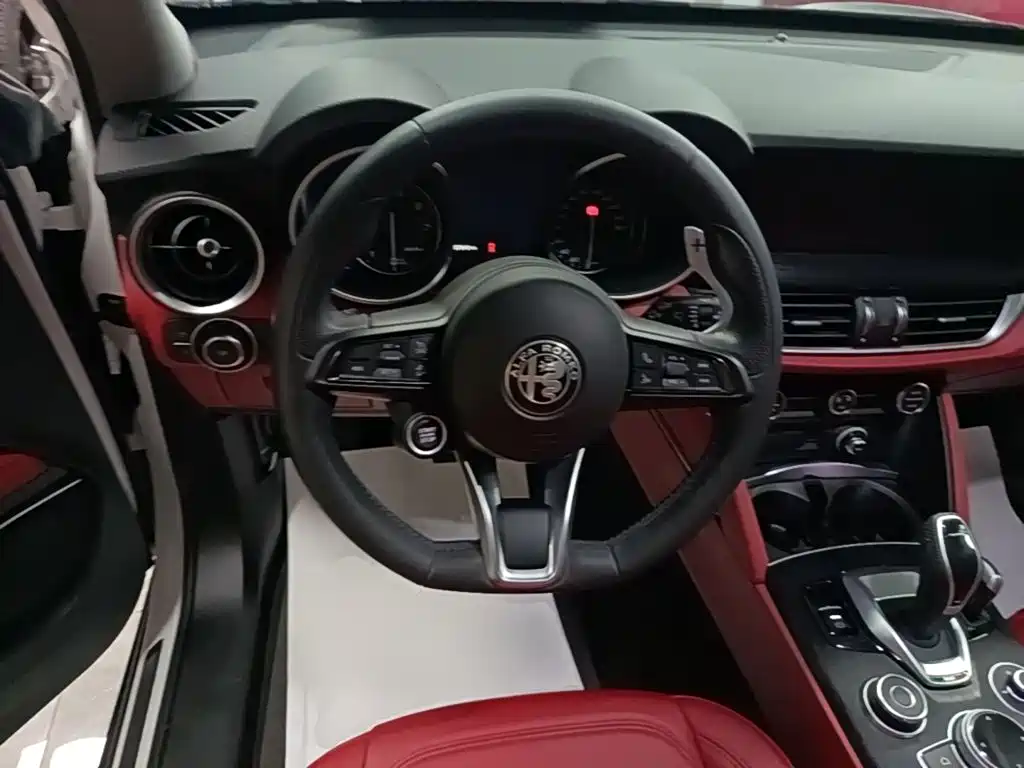 Alfa Romeo Stelvio — миниатюра 11