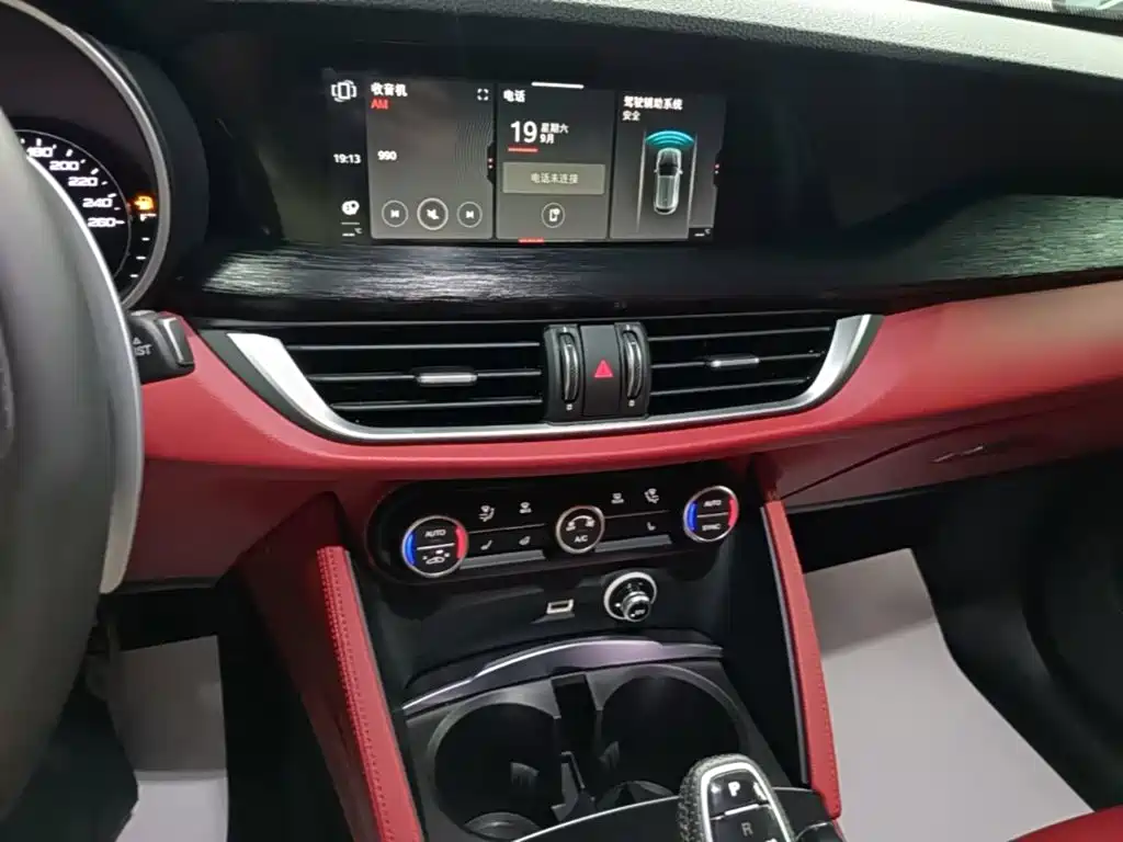 Alfa Romeo Stelvio — миниатюра 13