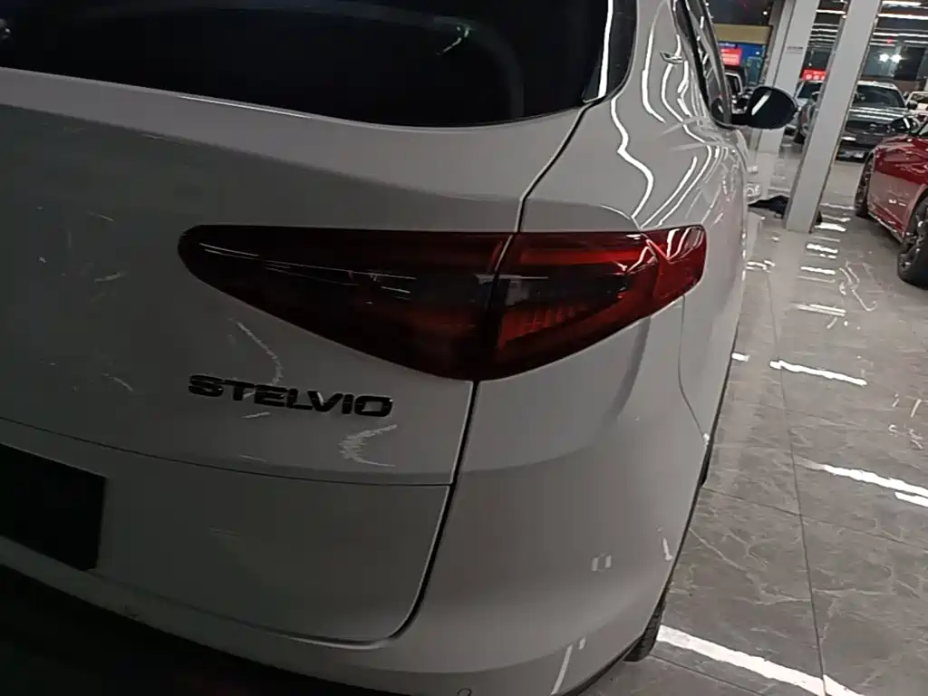 Alfa Romeo Stelvio — миниатюра 8
