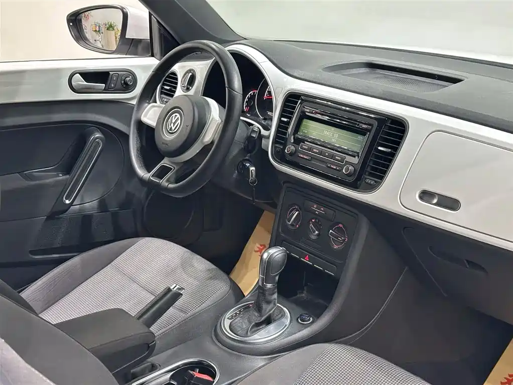 VOLKSWAGEN BEETLE