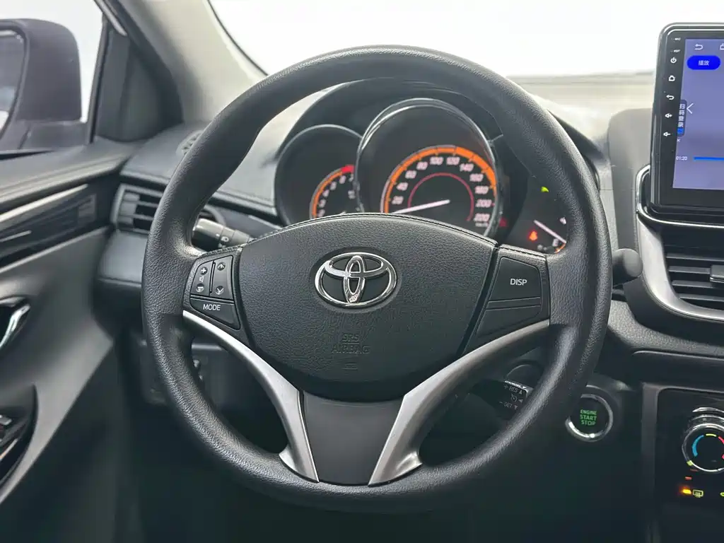 Toyota Yaris L — миниатюра 10