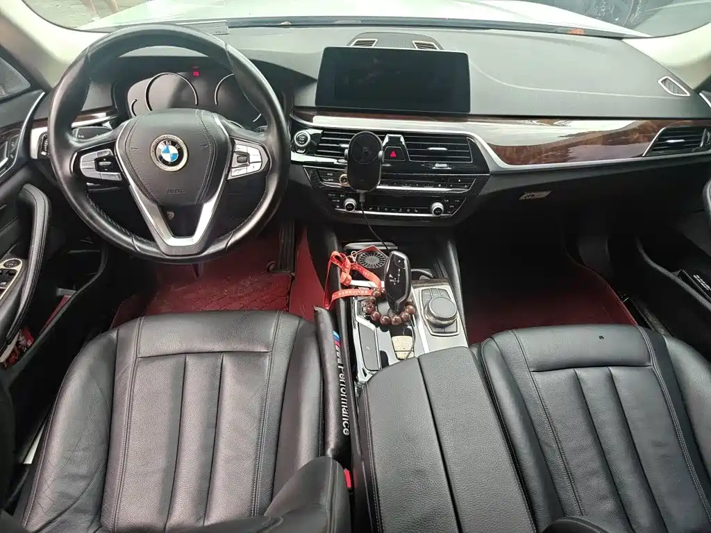 BMW 5 Series — миниатюра 6